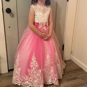 White and Pink Sleeveless Crew Neck Gown